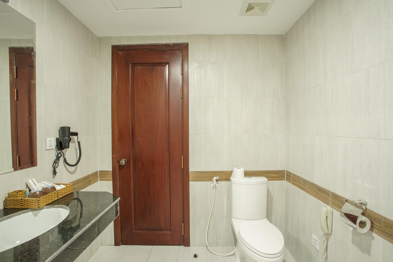 Kuch Oudom Hotel Phnom Penh Exterior photo