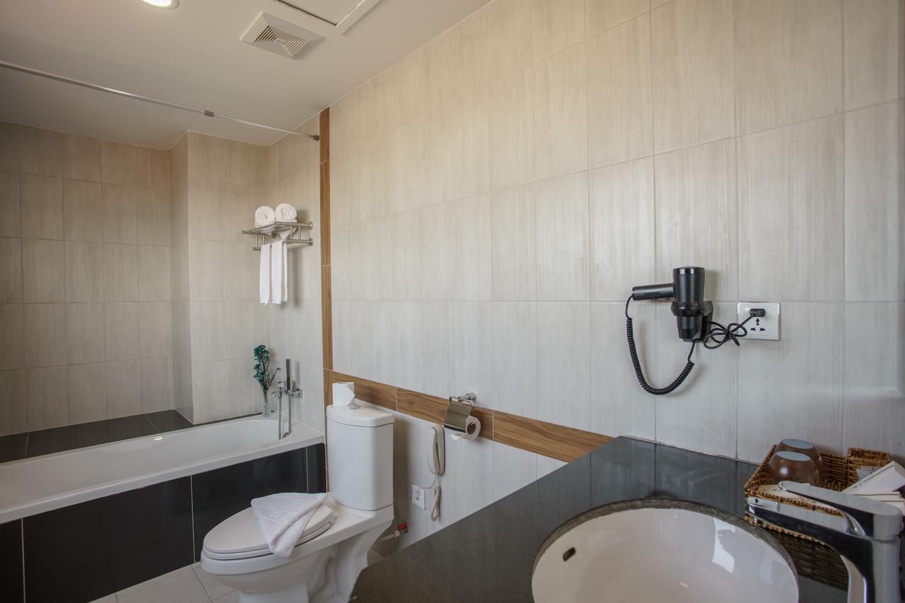 Kuch Oudom Hotel Phnom Penh Exterior photo