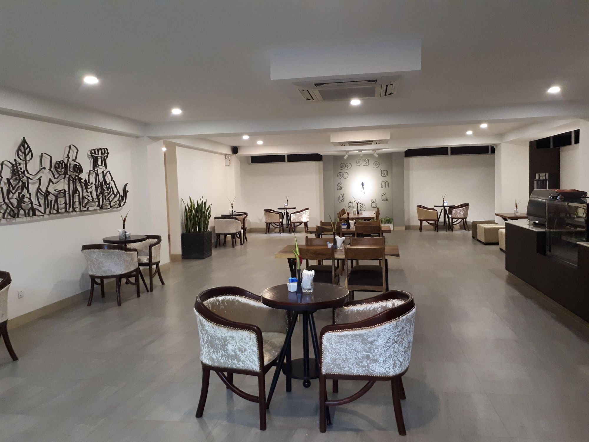 Kuch Oudom Hotel Phnom Penh Exterior photo