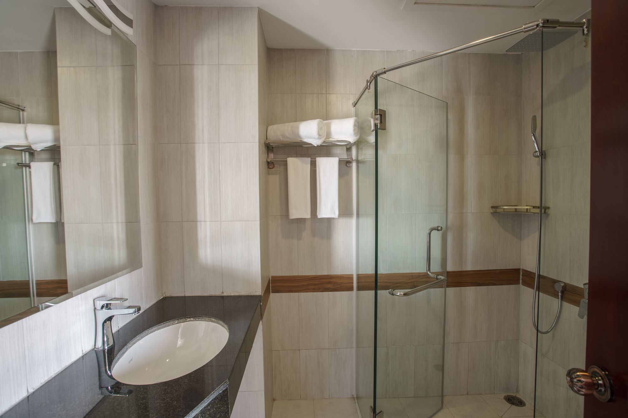 Kuch Oudom Hotel Phnom Penh Exterior photo