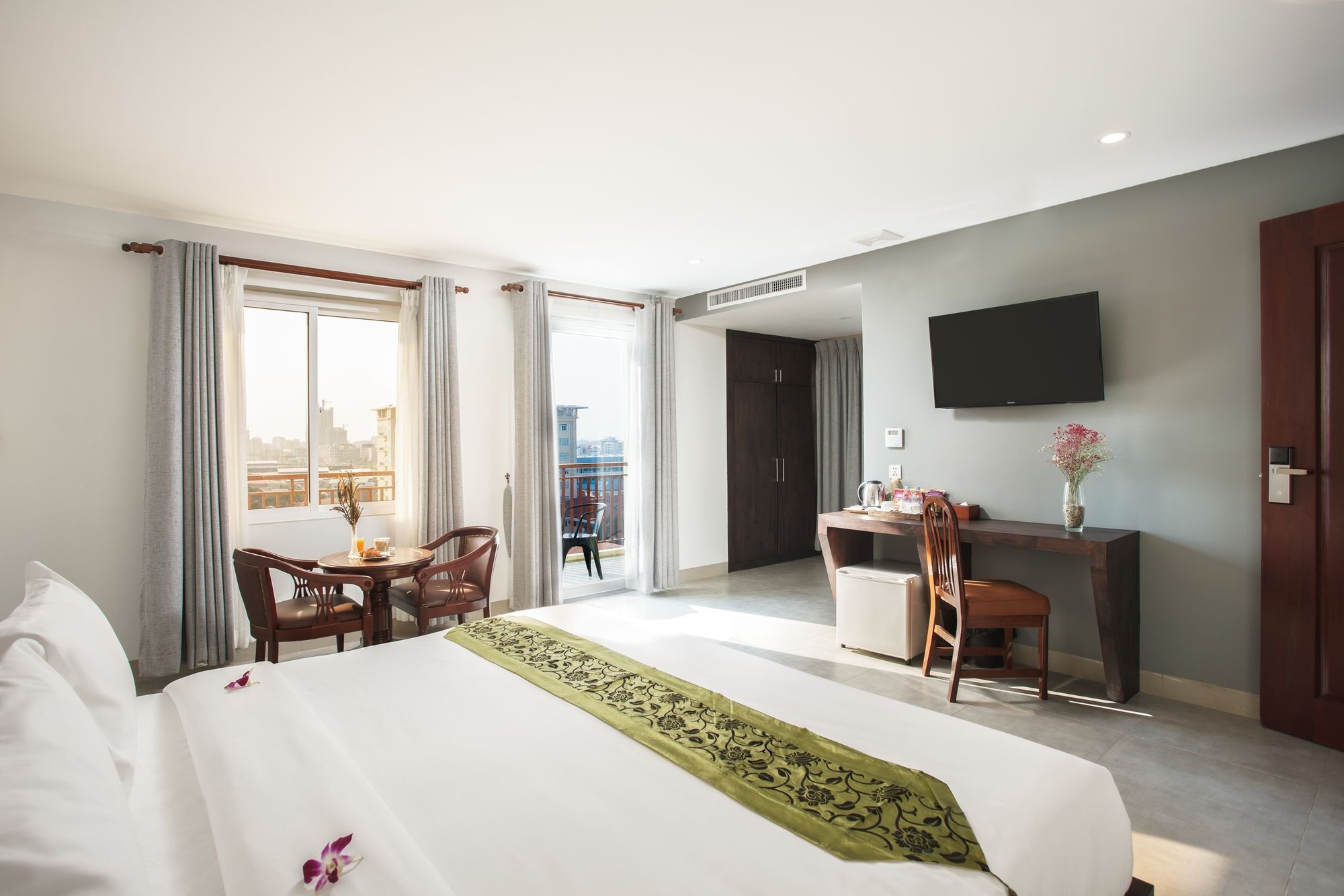 Kuch Oudom Hotel Phnom Penh Exterior photo