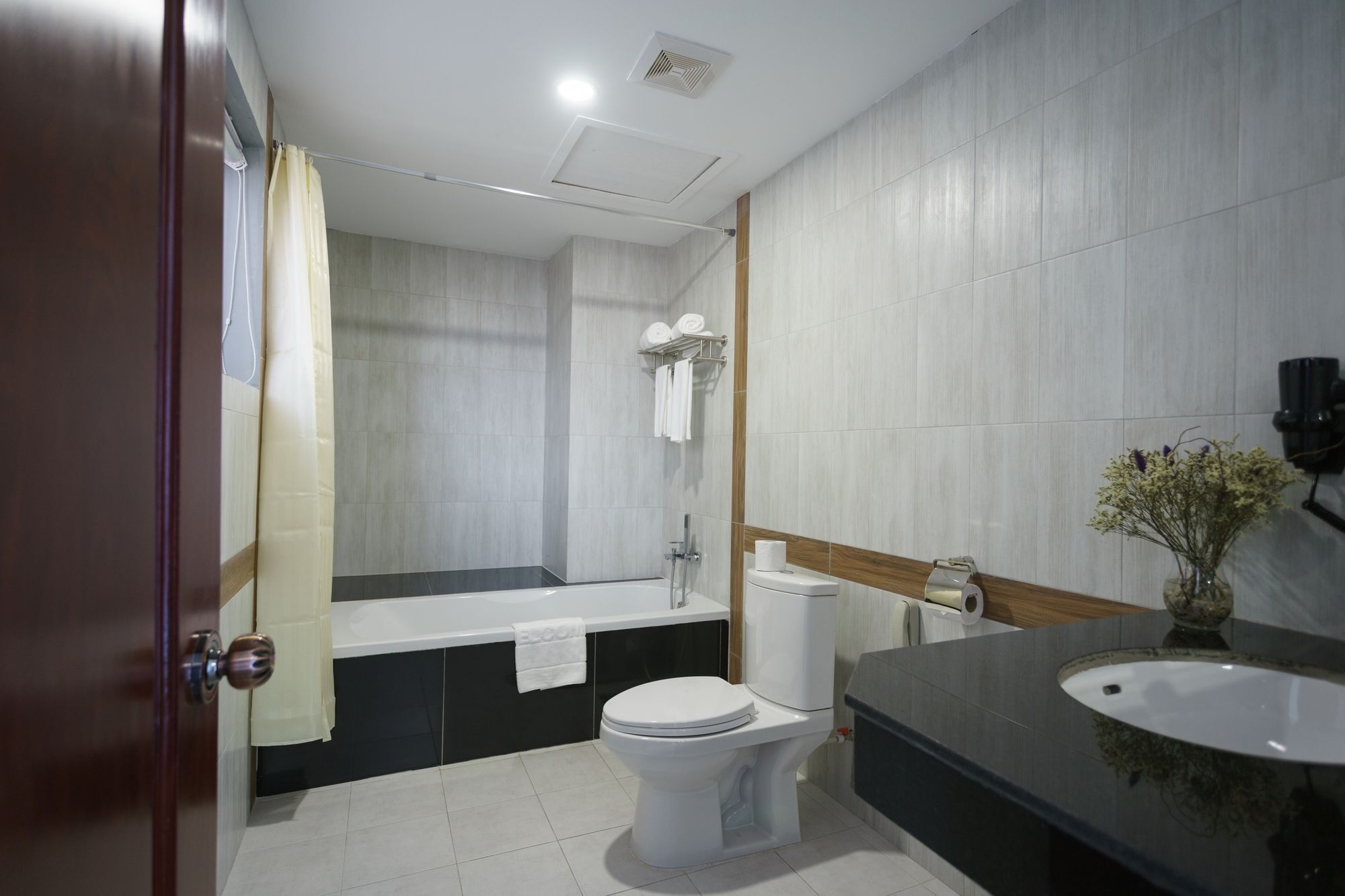 Kuch Oudom Hotel Phnom Penh Exterior photo